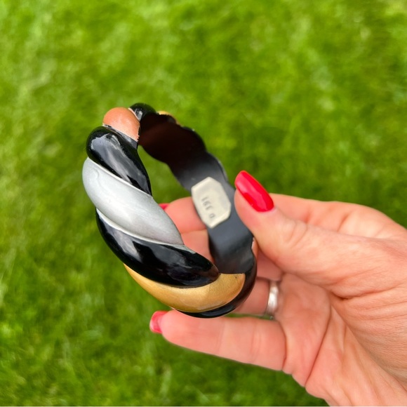 Vintage Acrylic Swirl Bangle Bracelet - Picture 10 of 12